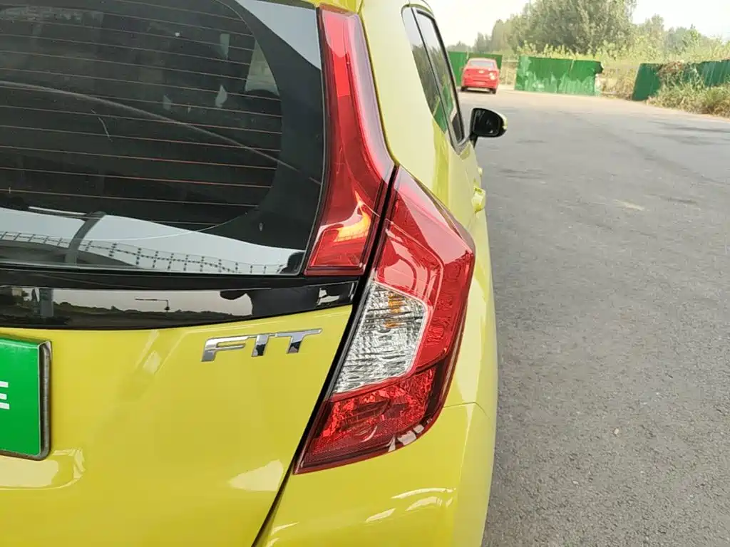 Honda Fit — миниатюра 8