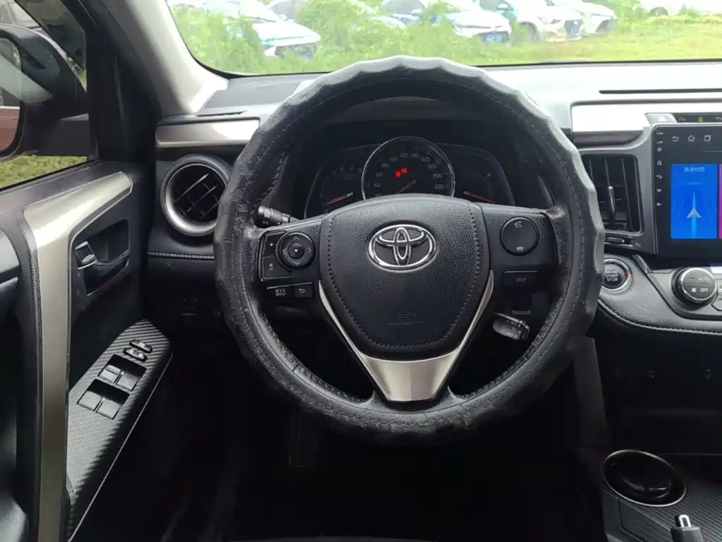 Toyota RAV4 — миниатюра 15
