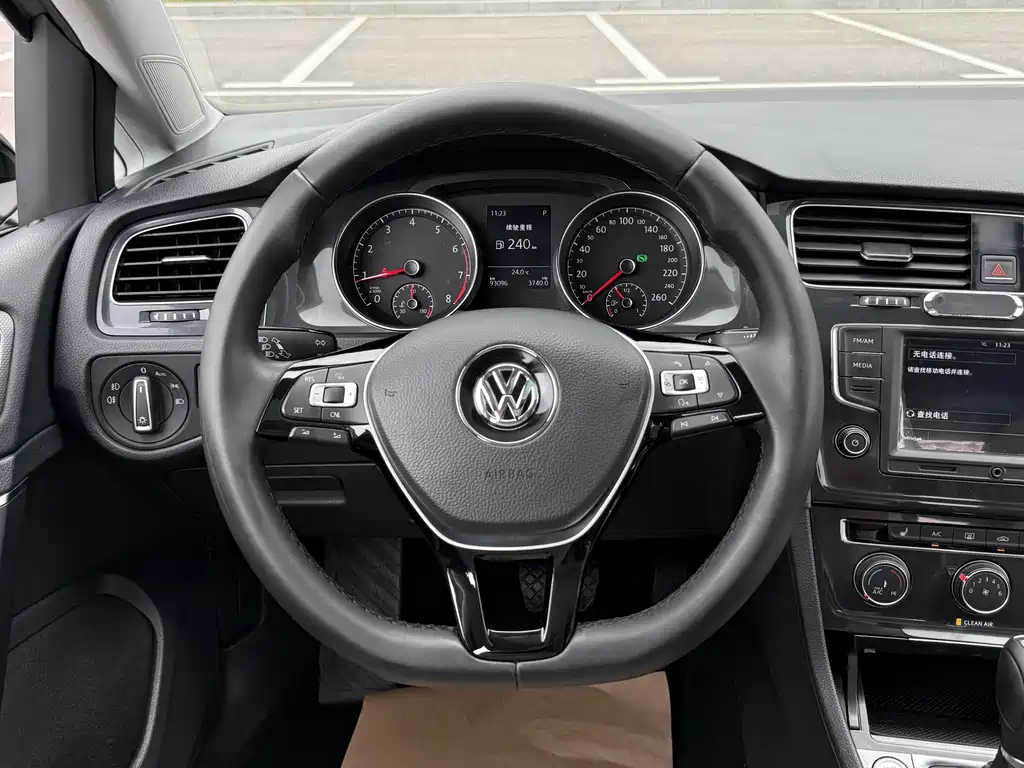 Volkswagen Golf — миниатюра 10