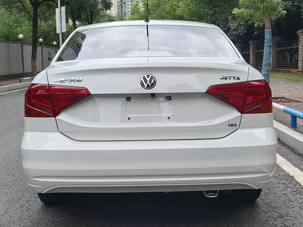 Volkswagen Jetta — миниатюра 6