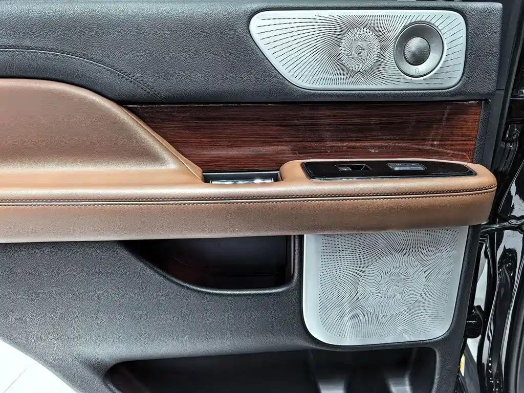 Lincoln Navigator — миниатюра 4