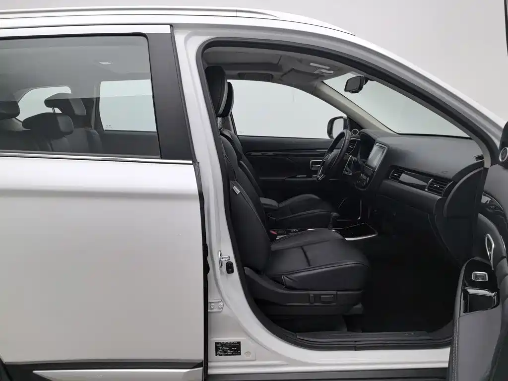 Mitsubishi Outlander — миниатюра 23
