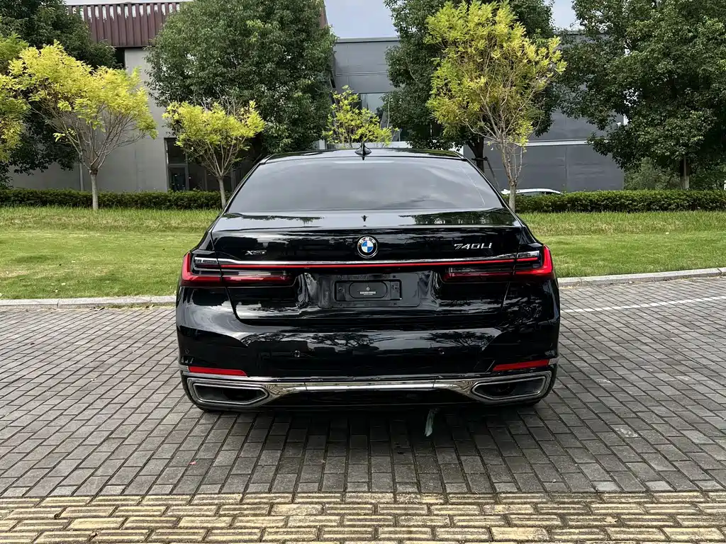 BMW 7 Series — миниатюра 8