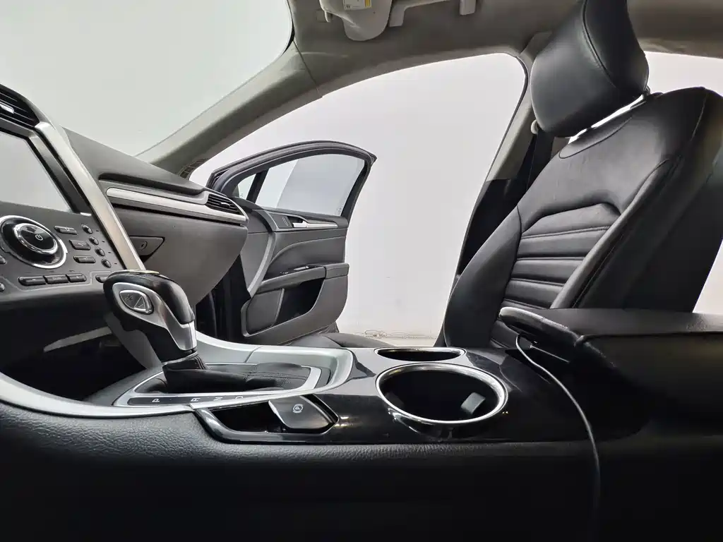 Ford Mondeo — миниатюра 12