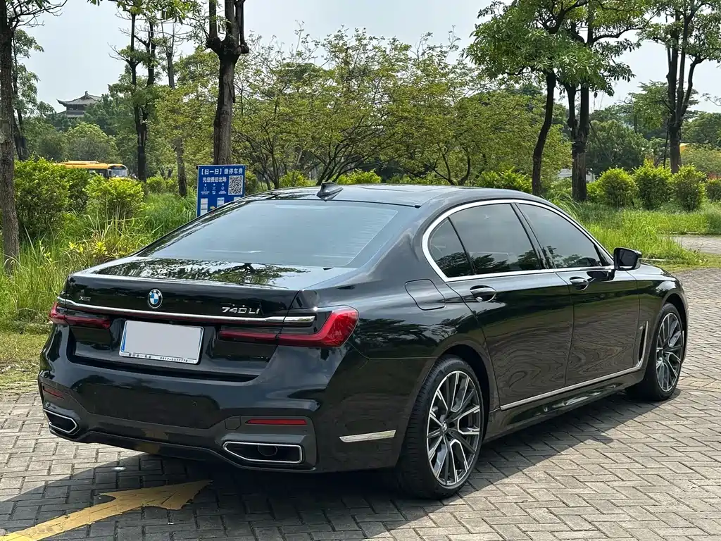 BMW 7 Series — миниатюра 6
