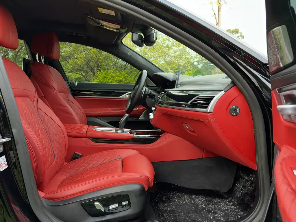 BMW 7 Series — миниатюра 11