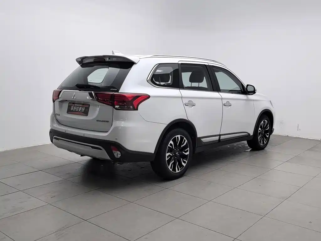 Mitsubishi Outlander — миниатюра 2