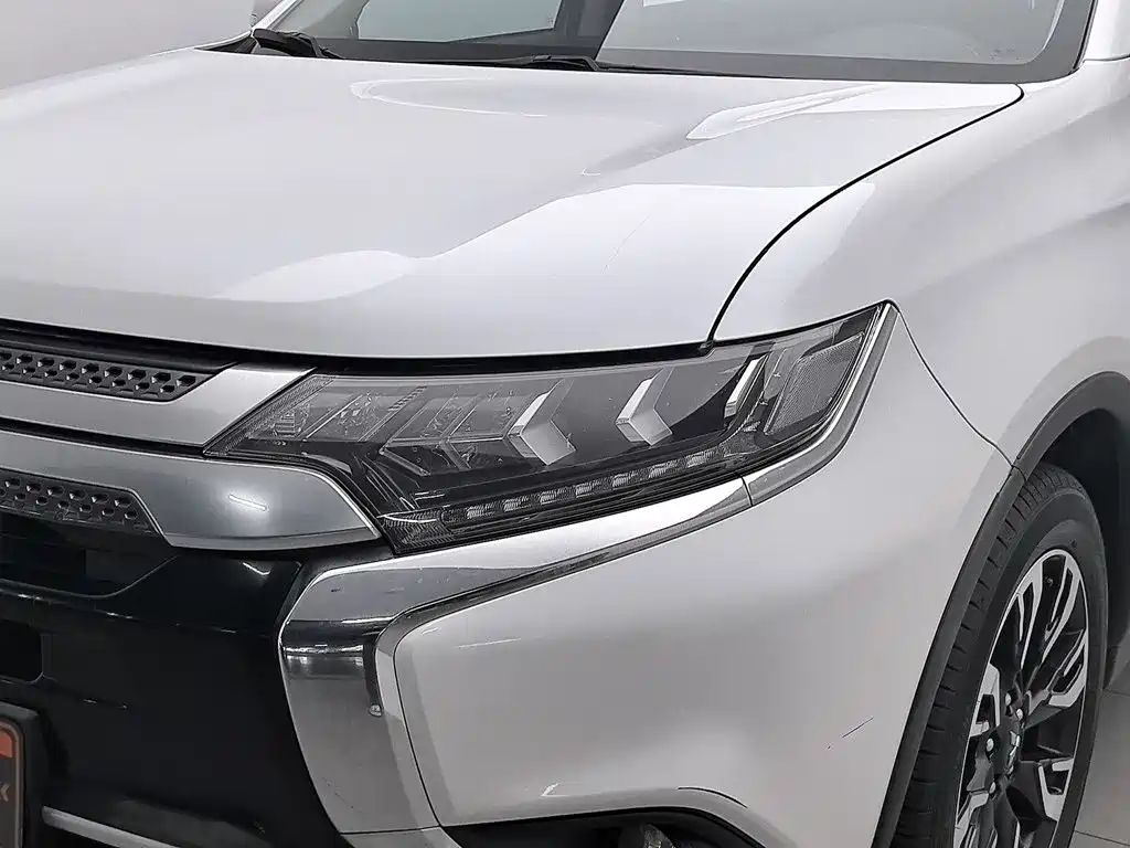 Mitsubishi Outlander — миниатюра 7