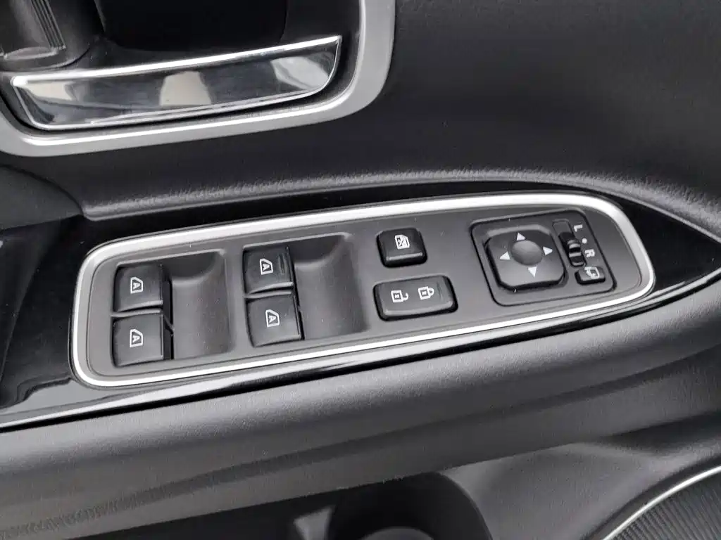 Mitsubishi Outlander — миниатюра 9