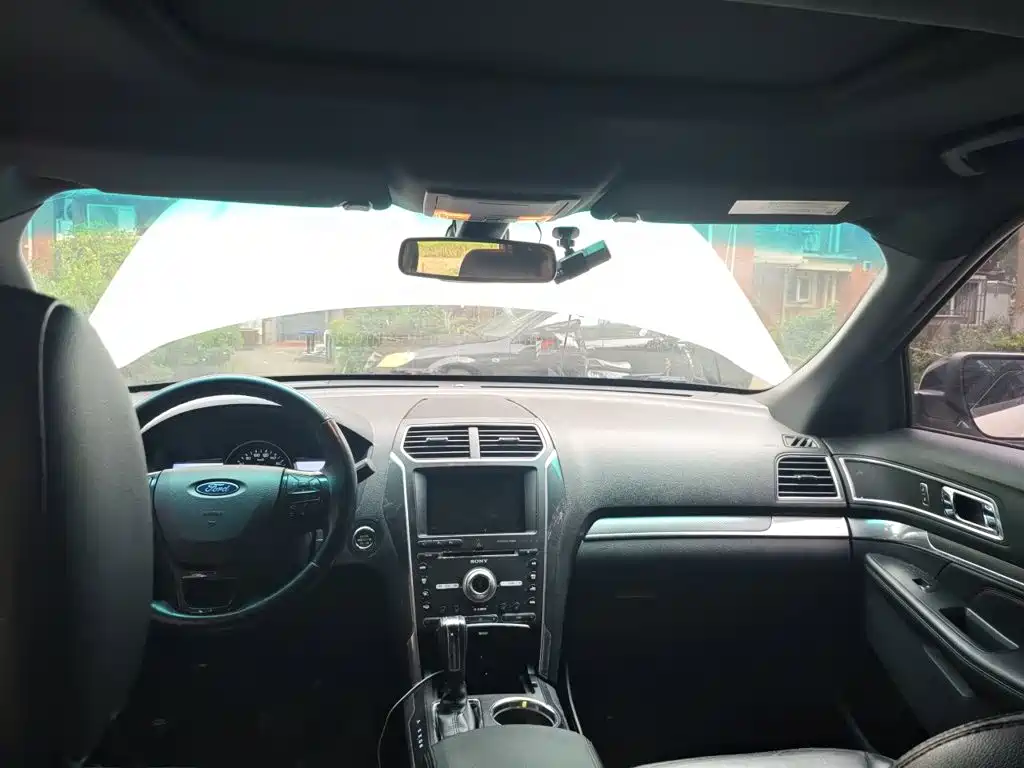 Ford Explorer (Import) — миниатюра 14