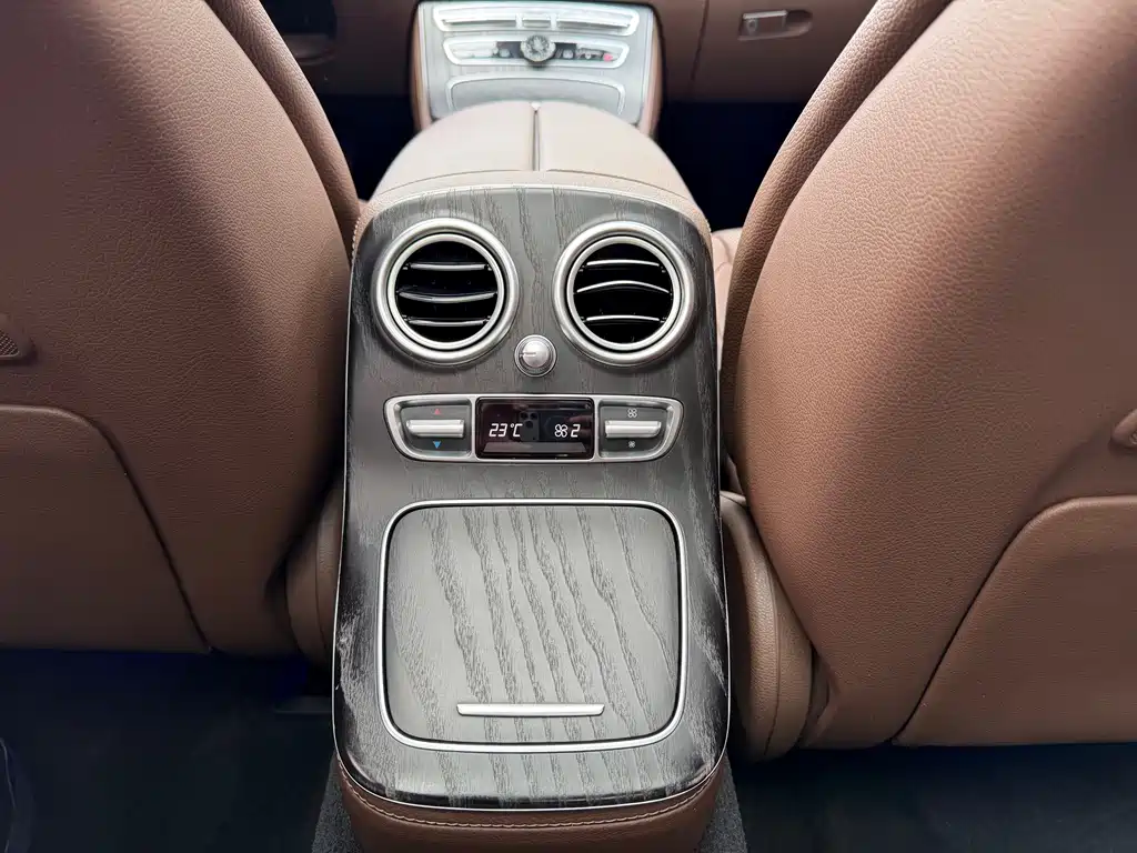 Mercedes-Benz E-Class — миниатюра 19