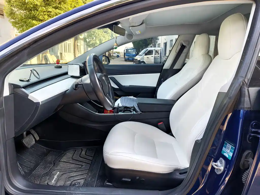 Tesla Model 3 — миниатюра 8