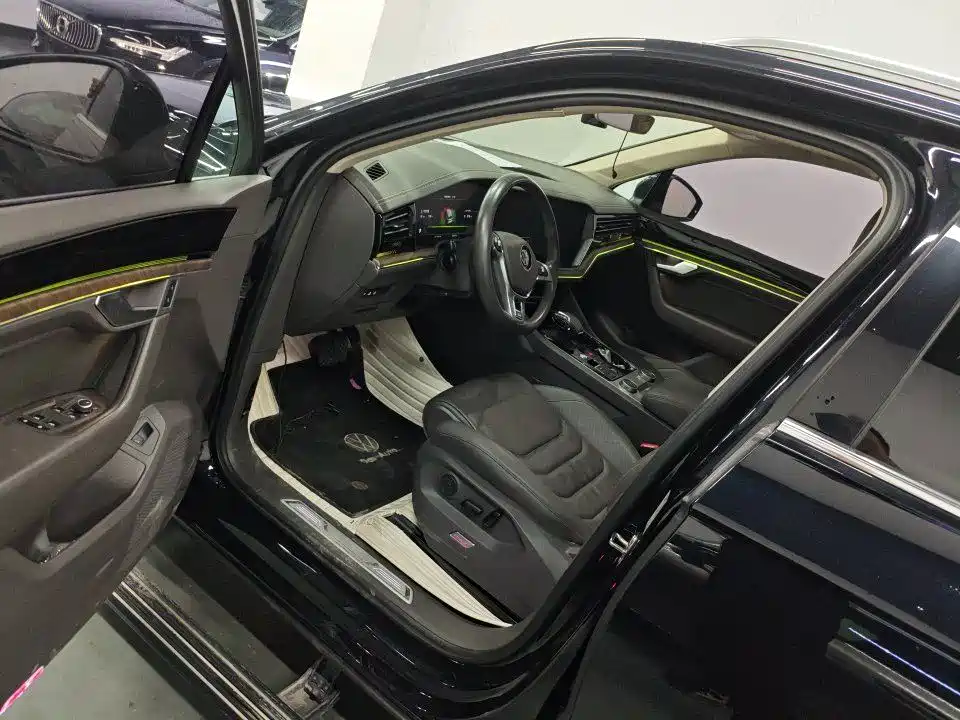 Volkswagen Touareg — миниатюра 4