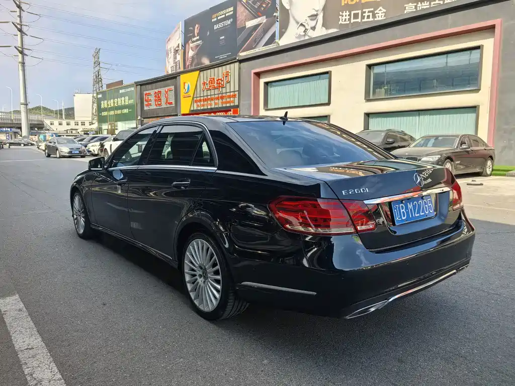 Mercedes-Benz E-Class — миниатюра 7