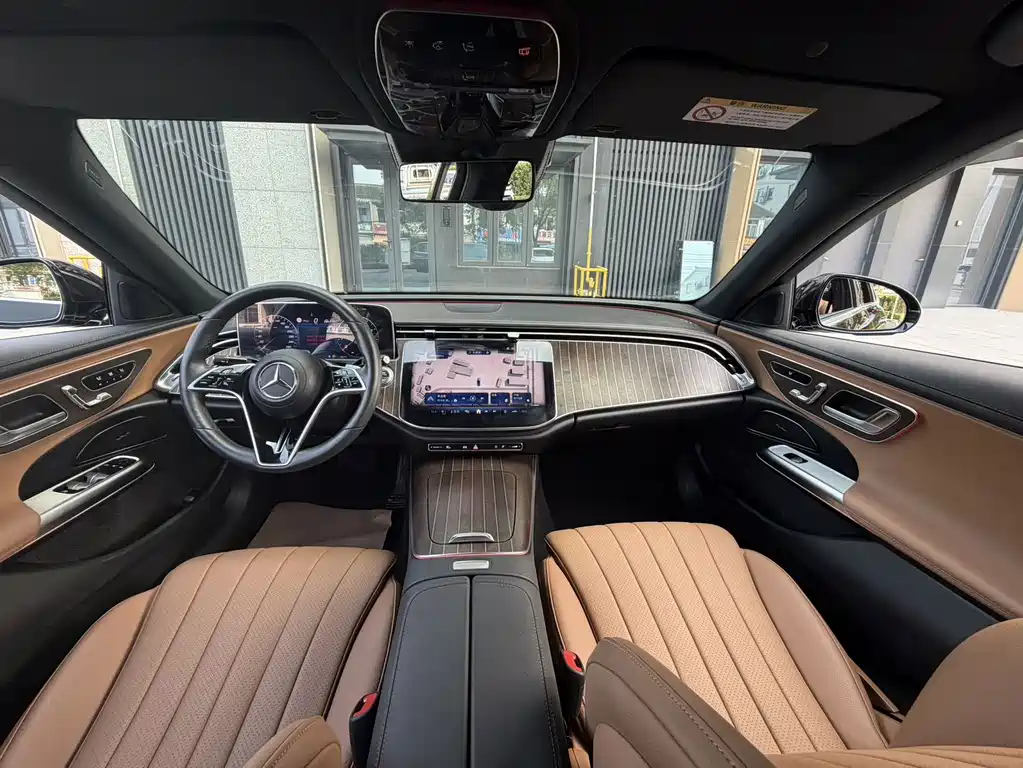 Mercedes-Benz E-Class — миниатюра 13