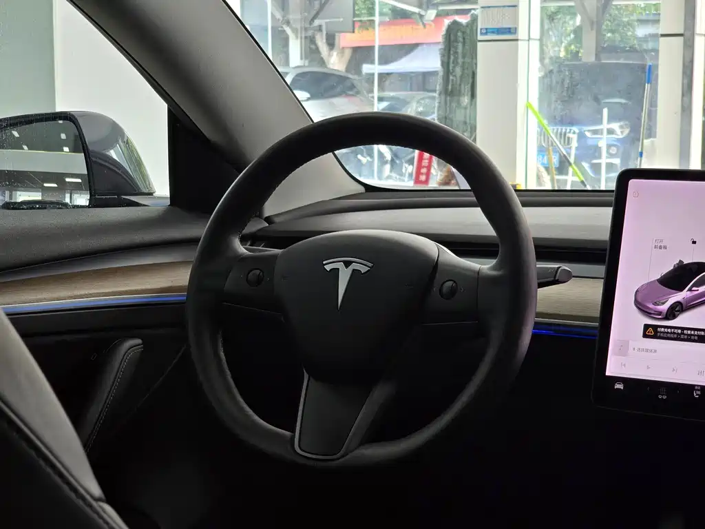 Tesla Model 3 — миниатюра 9