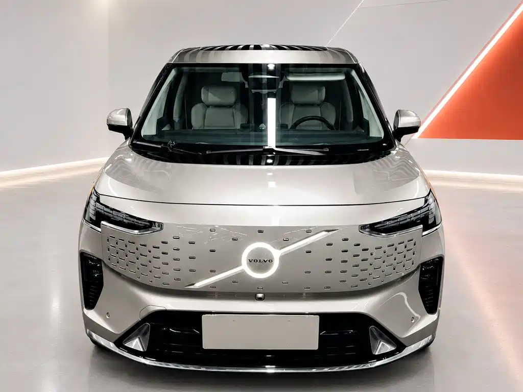 Volvo EM90 — миниатюра 2