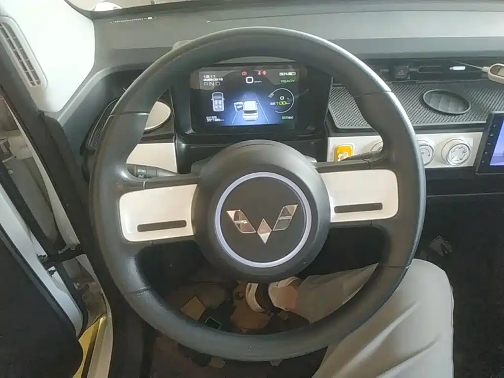 Wuling MINIEV — миниатюра 11