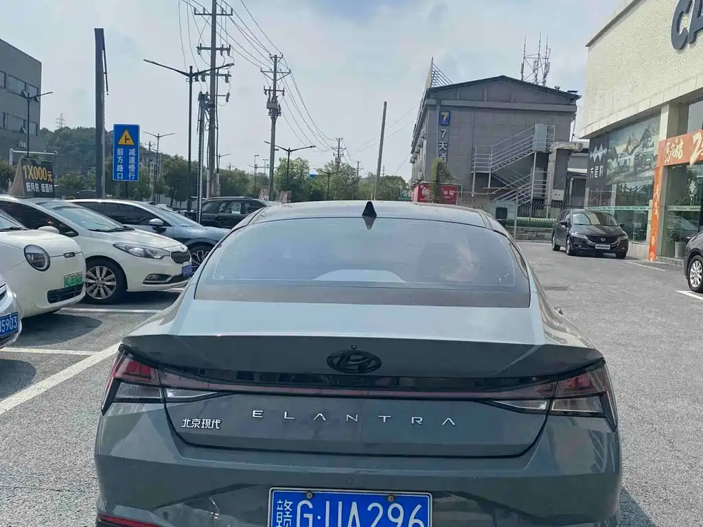 Hyundai Elantra — миниатюра 4
