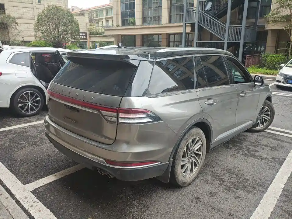Lincoln Aviator — миниатюра 9