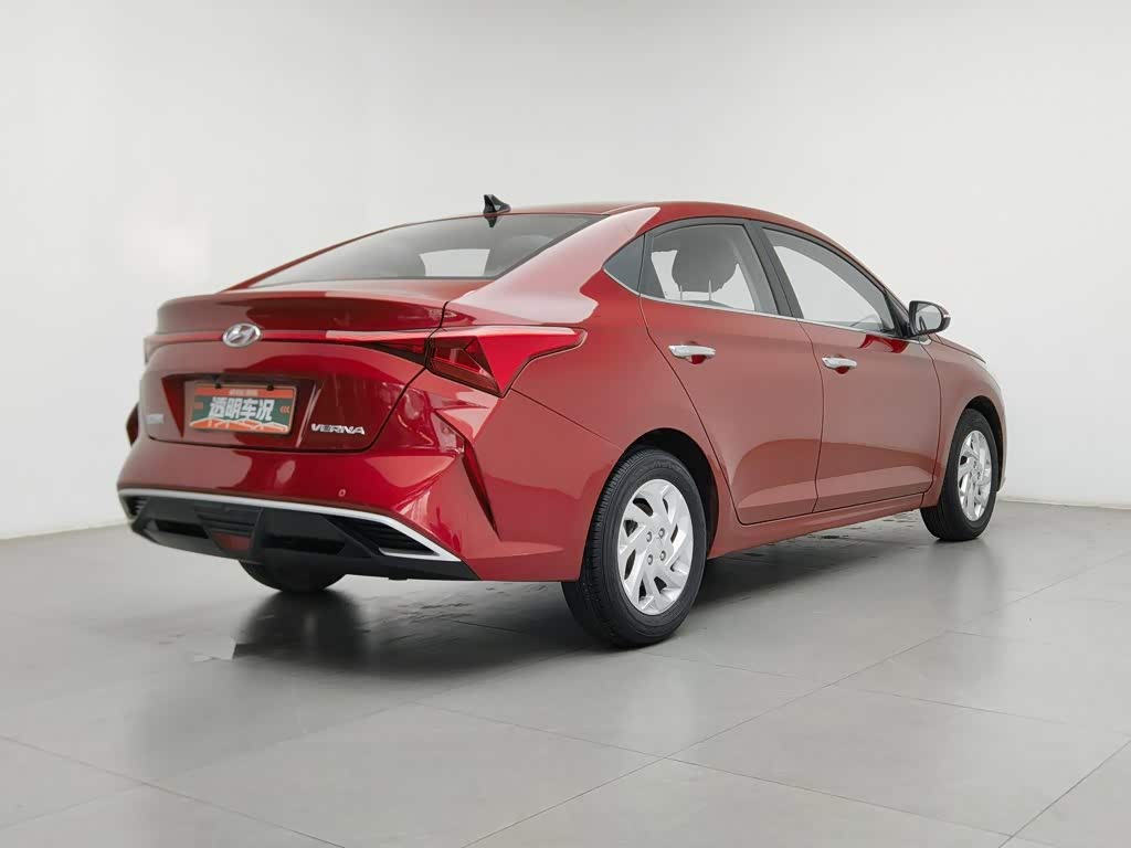 Hyundai Hyundai Verna 1.4 л 2021 г. красный/фиолетовый, пробег 42000 км