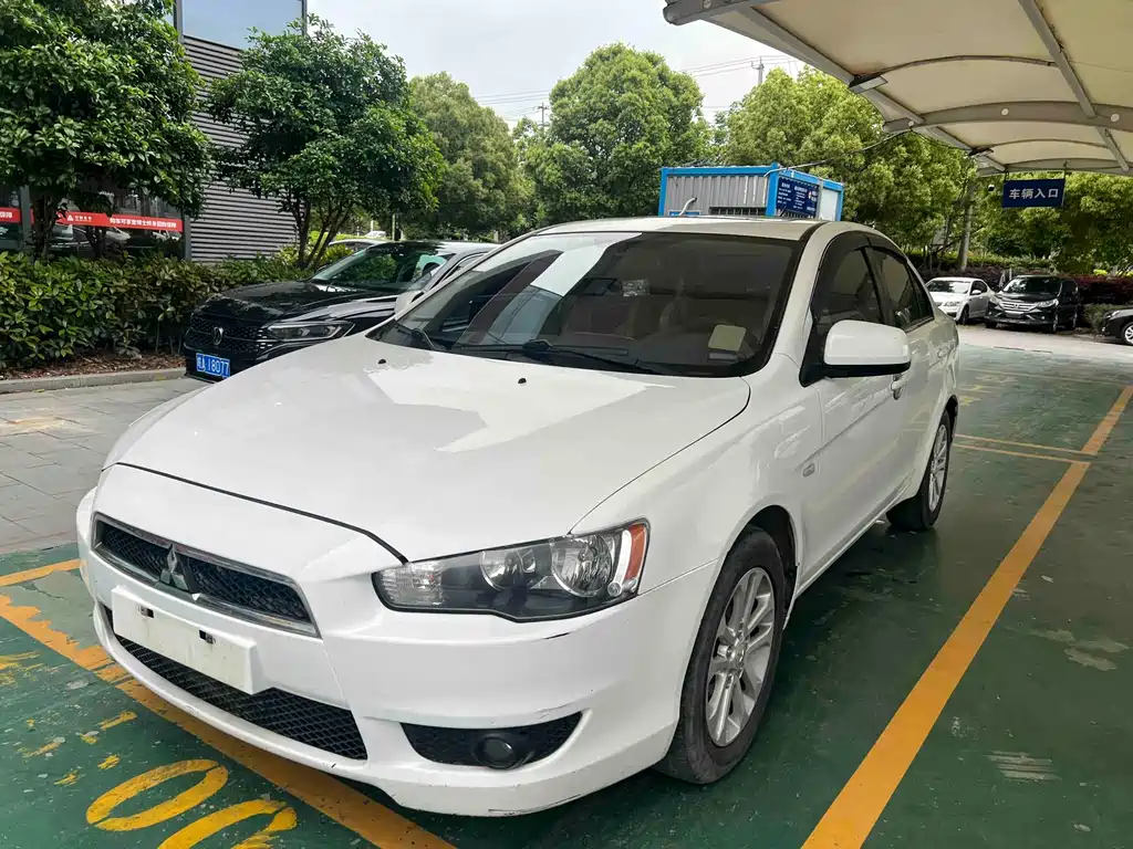 Mitsubishi Lancer EX 2013