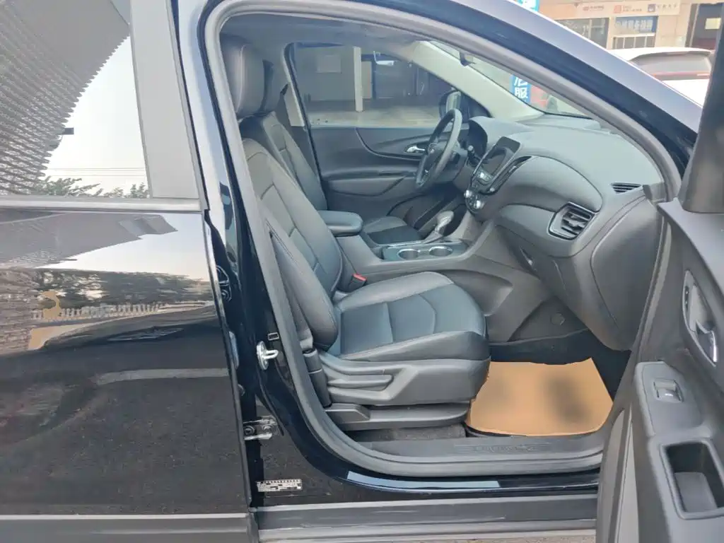 Chevrolet Equinox — миниатюра 25