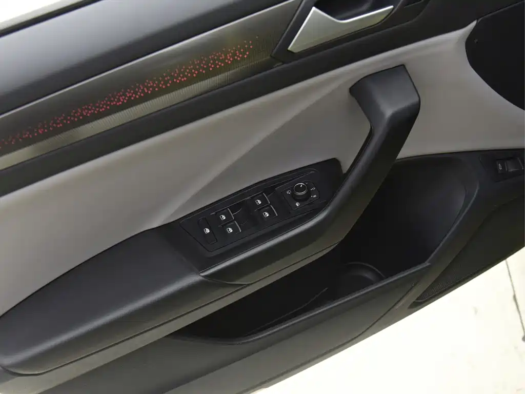 VOLKSWAGEN T ROC EXPLORING SONGS