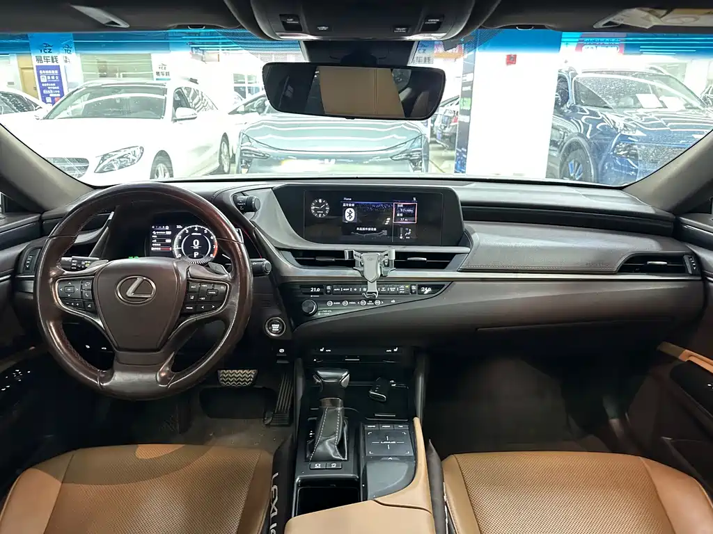 Lexus ES — миниатюра 13