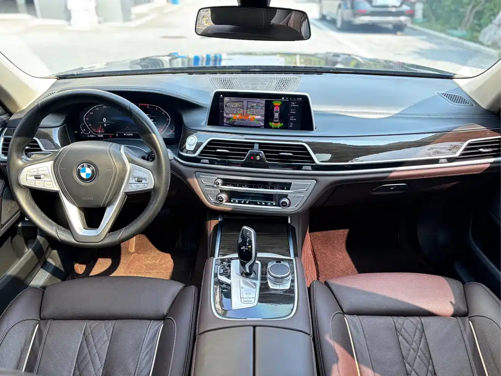 BMW 7 Series — миниатюра 9