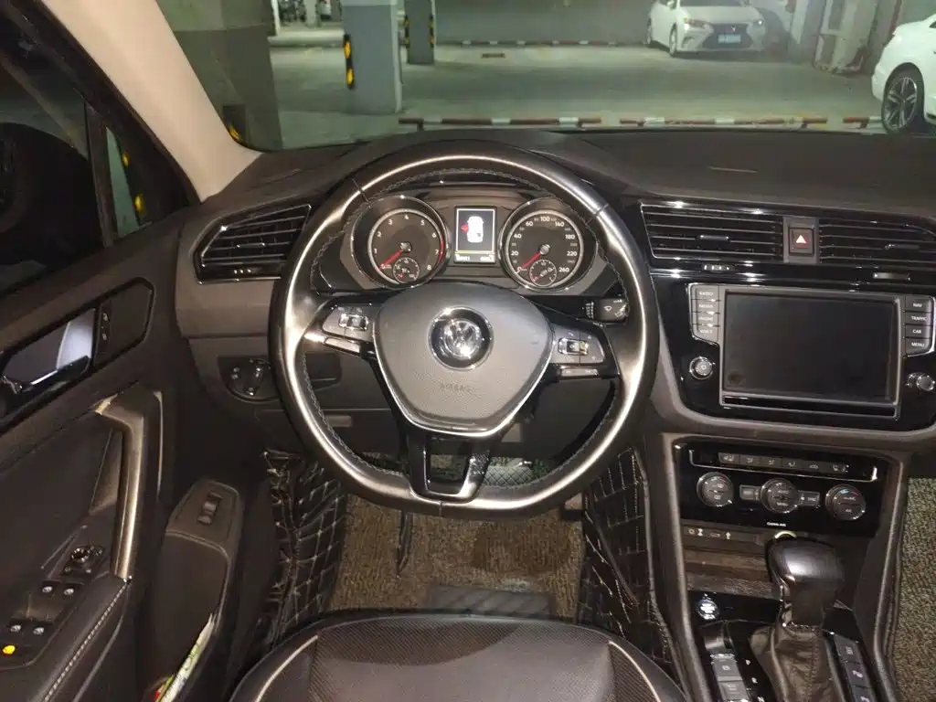 Volkswagen Tiguan L — миниатюра 3