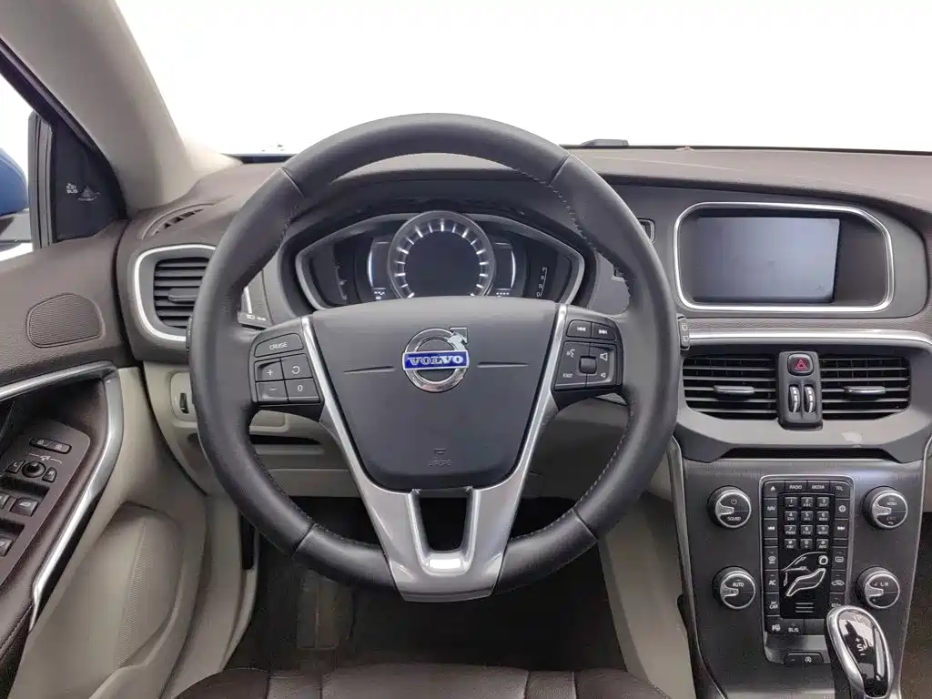 Volvo V40 — миниатюра 11