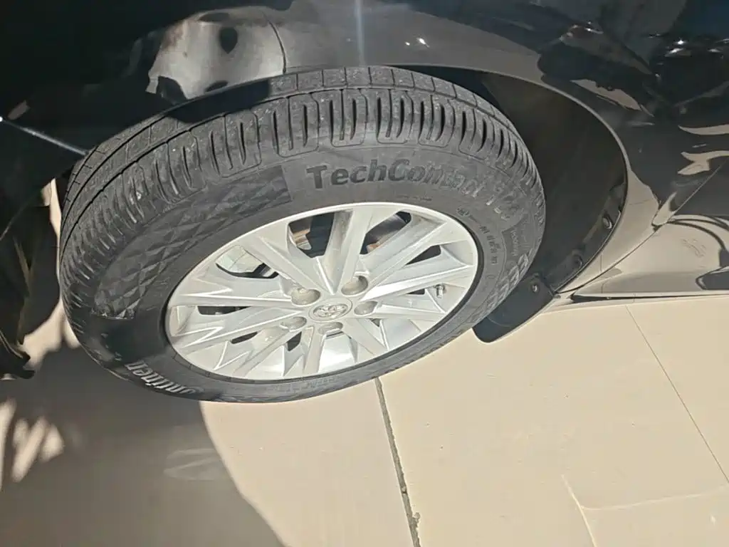 Toyota Camry — миниатюра 23