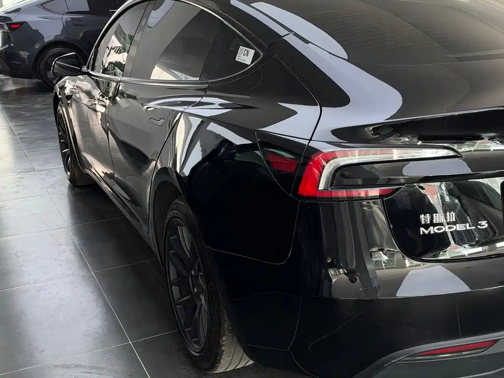 Tesla Model 3 — миниатюра 11