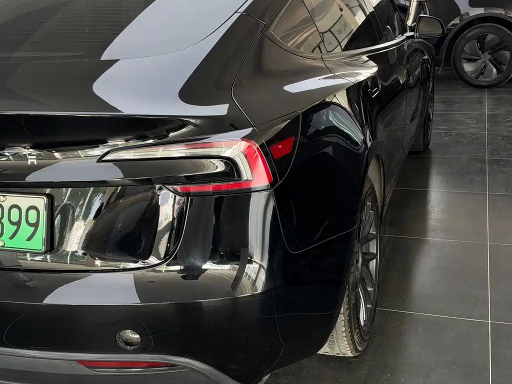 Tesla Model 3 — миниатюра 10