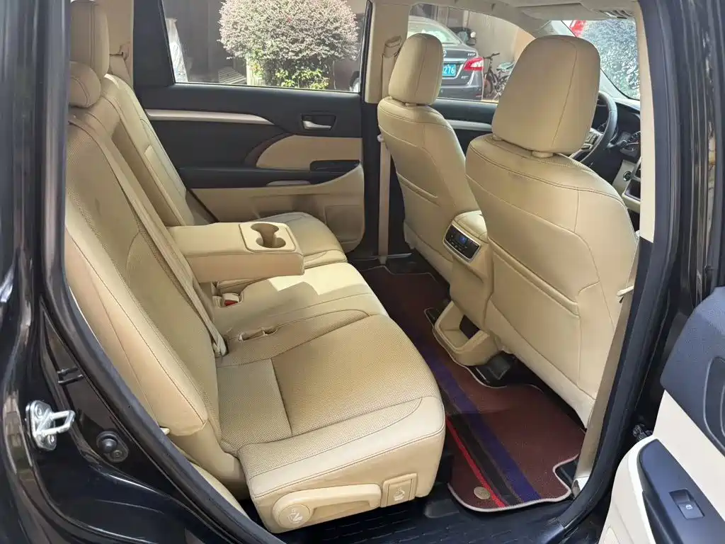 Toyota Highlander — миниатюра 7