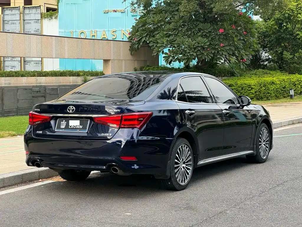 Toyota Crown — миниатюра 6