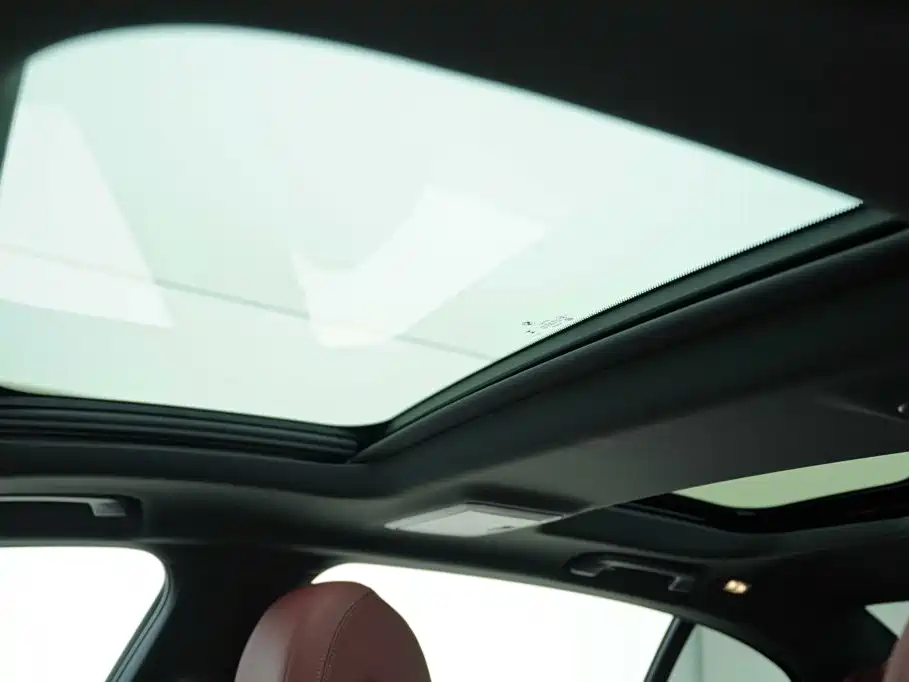BMW 5 Series — миниатюра 12