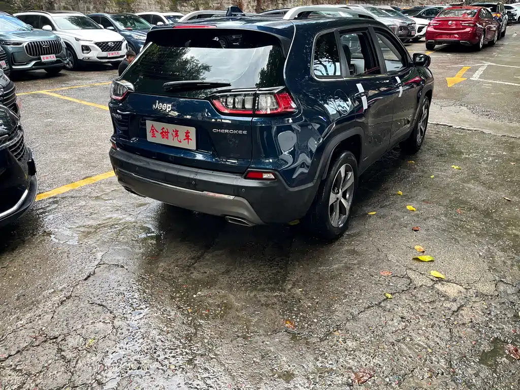 Jeep Cherokee — миниатюра 6