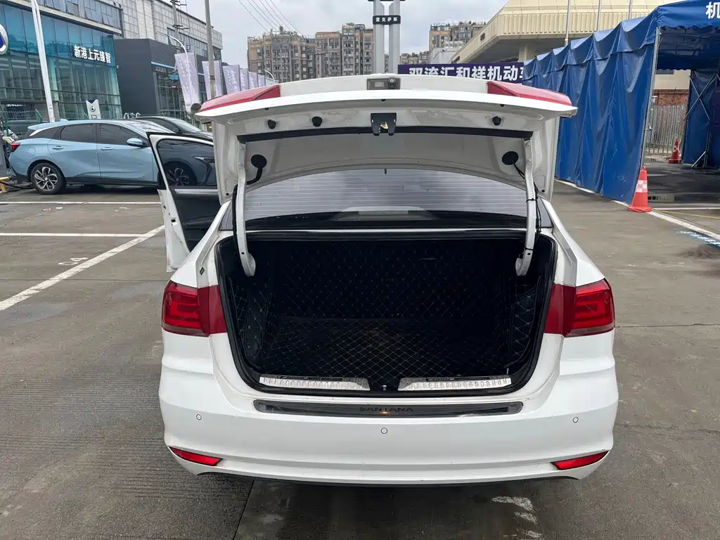 Volkswagen Santana — миниатюра 9