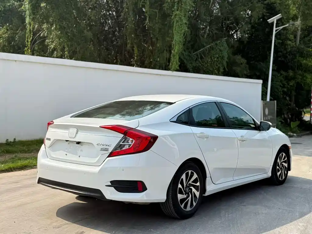 Honda Civic — миниатюра 4