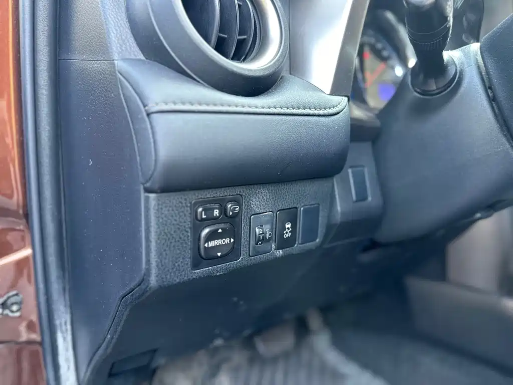 Toyota RAV4 — миниатюра 12