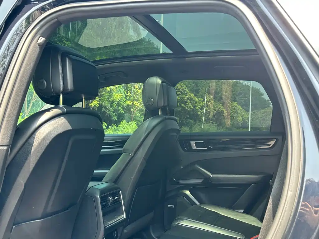 Porsche Cayenne — миниатюра 5