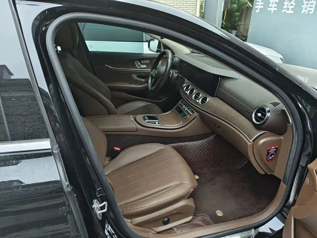 Mercedes-Benz E-Class — миниатюра 4