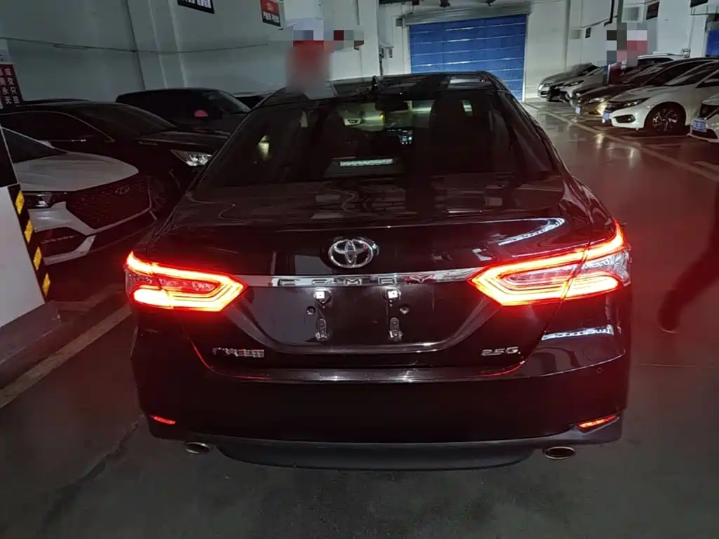 Toyota Camry — миниатюра 6