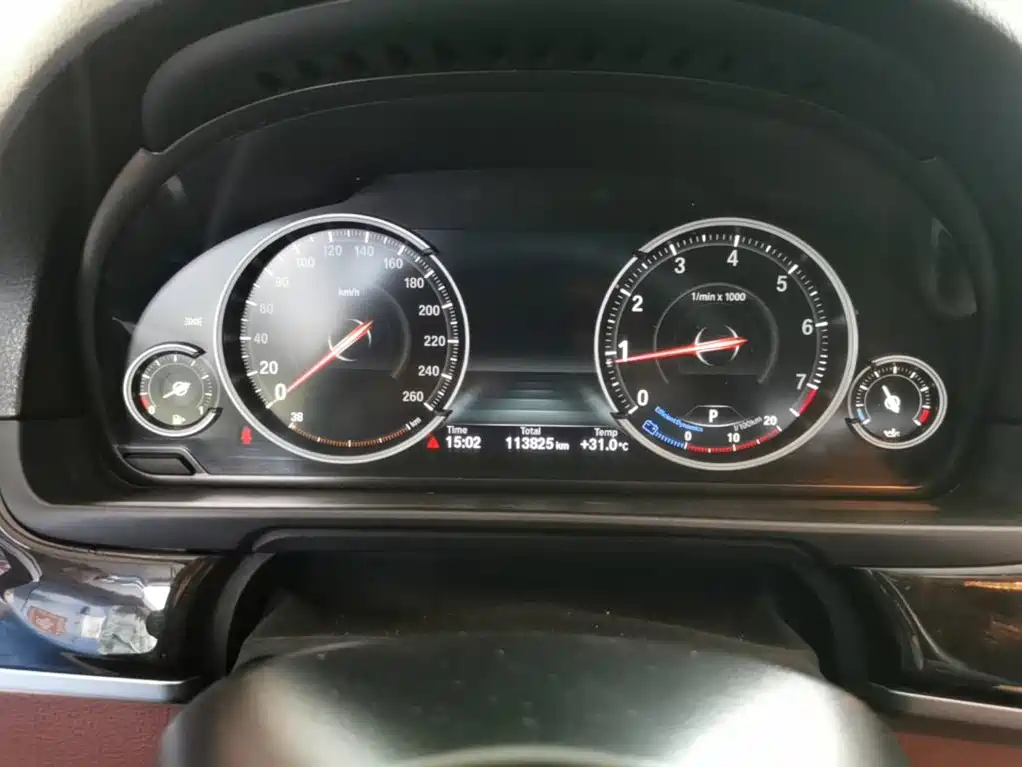 BMW 5 Series — миниатюра 12