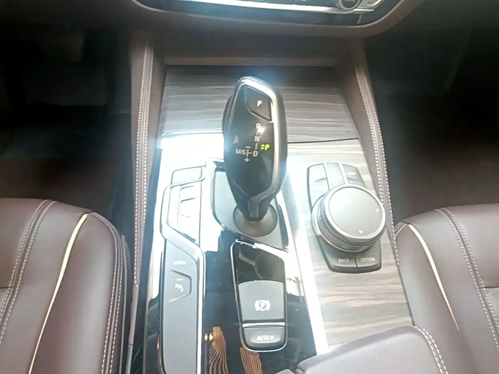 BMW 5 Series New Energy — миниатюра 14
