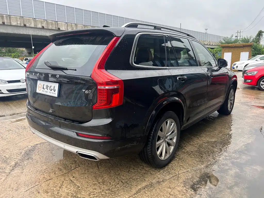 Volvo XC90 — миниатюра 9