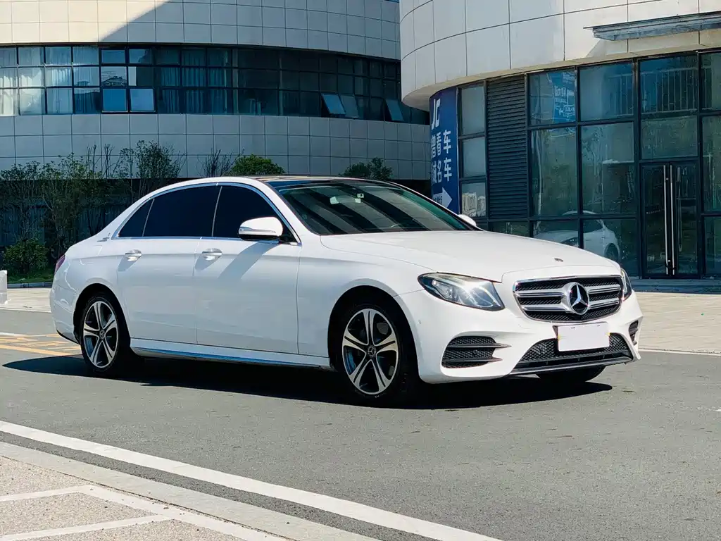 Mercedes-Benz E-Class — миниатюра 3