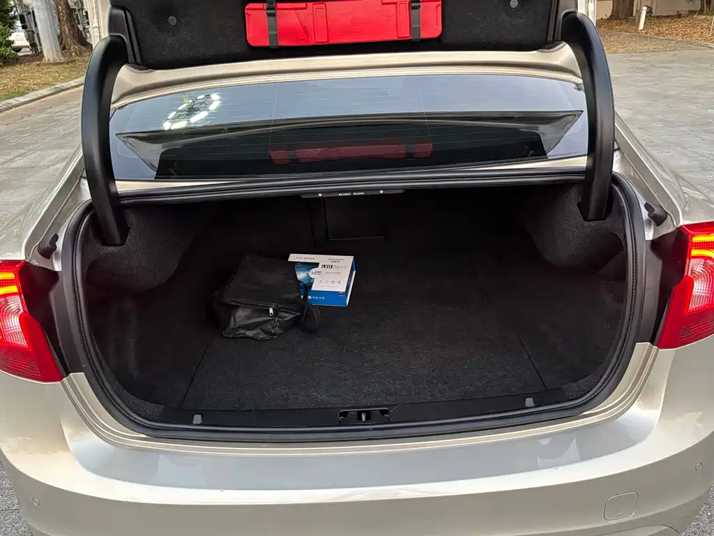 Volvo S60 — миниатюра 7